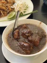 One Chun Café & Restaurant – Retro Charm and Bold Phuketian Flavours