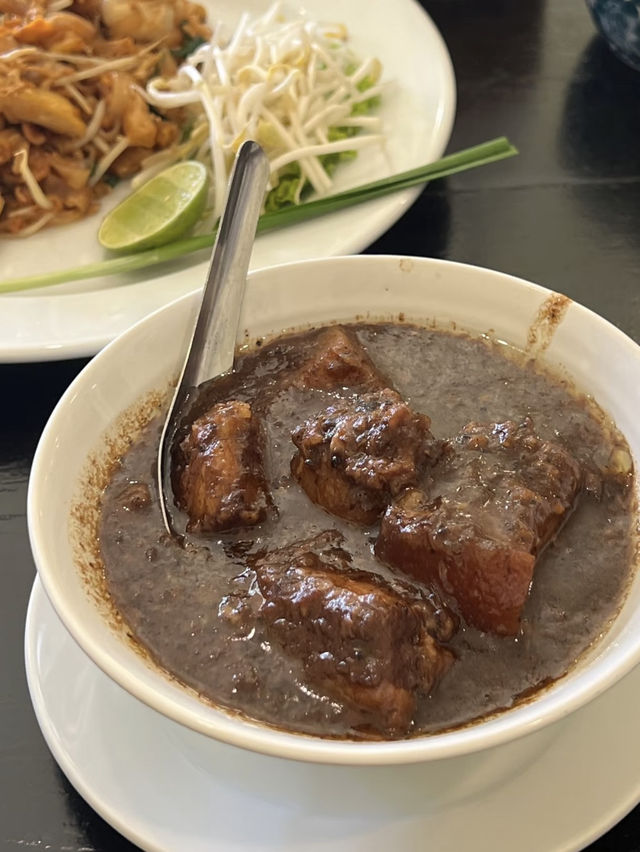 One Chun Café & Restaurant – Retro Charm and Bold Phuketian Flavours