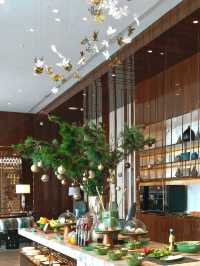 🇮🇩💫 Luxury with a Splash of Art: Discover Raffles Jakarta! 🖼️🌺