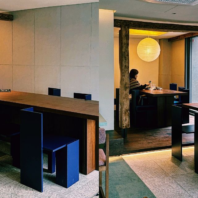 한옥 골목 끝에서 만난 고요한 순간, 안국 감성카페 이오이