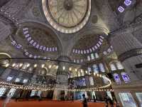 【スルタンアフメト・モスク（Sultanahmet Camii）｜「ブルーモスク」と呼ばれるイスタンブールの象徴的モスク