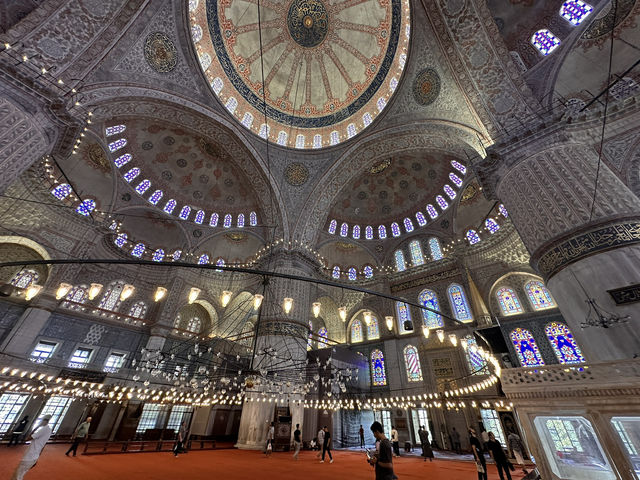 【スルタンアフメト・モスク（Sultanahmet Camii）｜「ブルーモスク」と呼ばれるイスタンブールの象徴的モスク