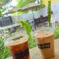ON THE ROCK ☕️Cafe SURATTHANI