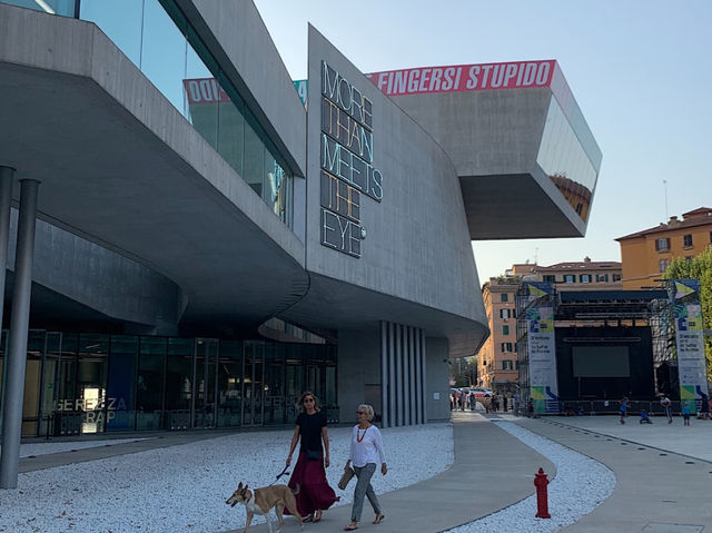 🎨🏛️ MAXXI: Rome's Modern Art Gem – Where Art Meets Community!