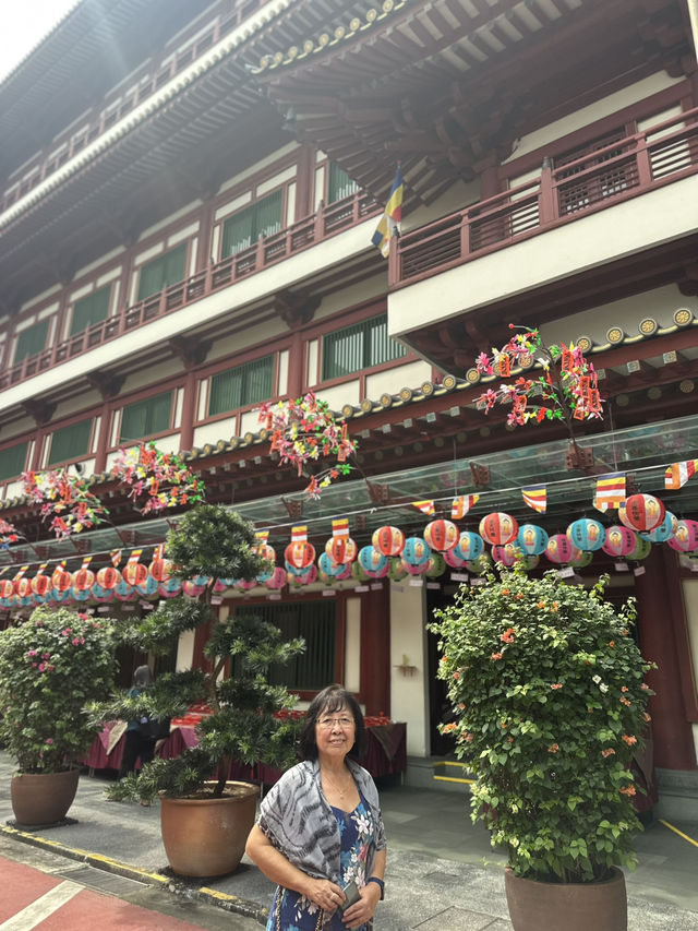 Exploring the Buddha Tooth Relic Temple – A Cultural Gem in the Heart of Singapore