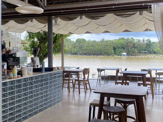 Dusk cafe สายบุรี