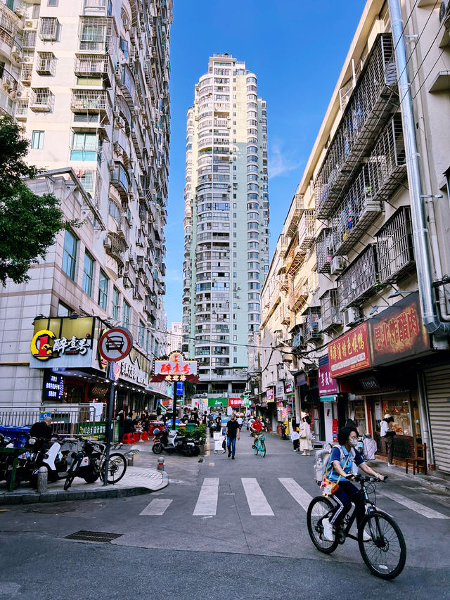 Seafood, Snacks & Street Vibes: Exploring Xiamen’s Eighth Market!