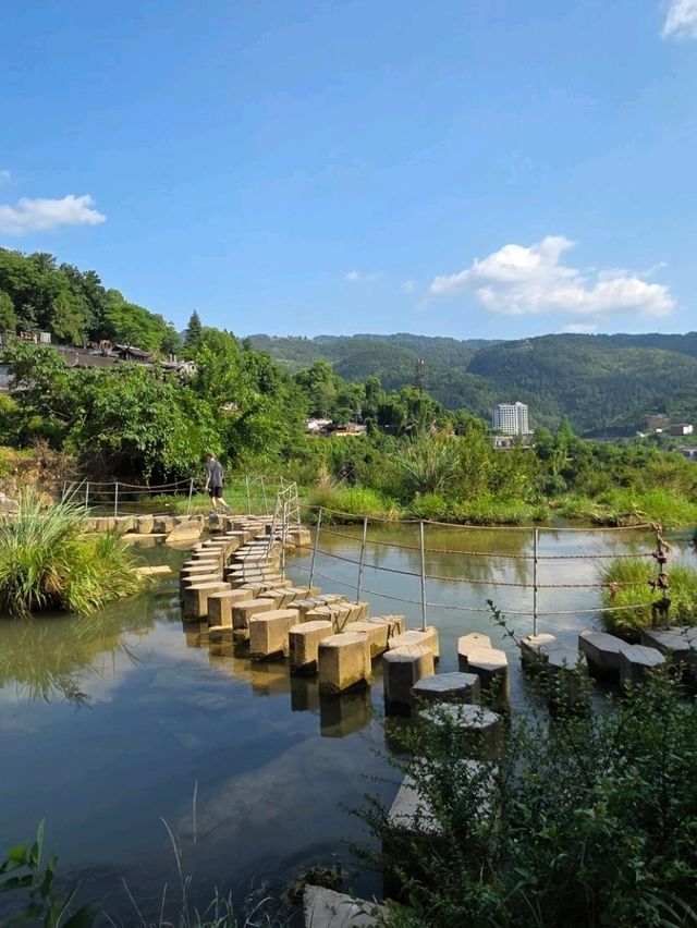 What's Furong Town like before night fall?