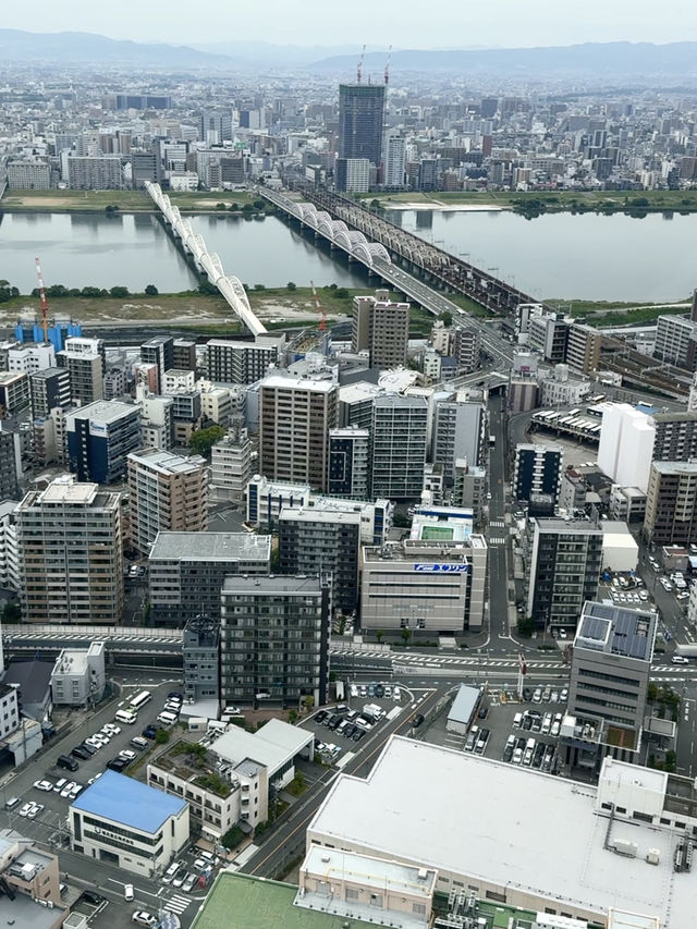 จุดชมวิวกลางเมืองโอซาก้า Umeda Sky Building