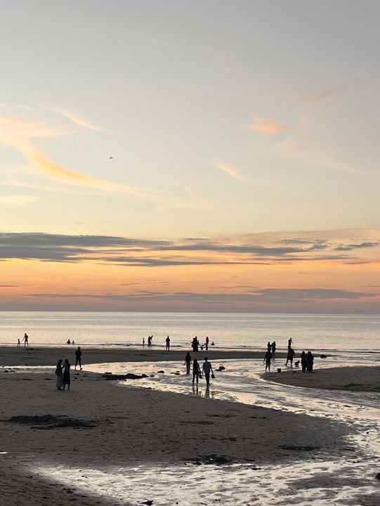 🌅 Sunset at Tanjung Aru – KK’s Golden Hour You’ll Never Forget 🌴✨