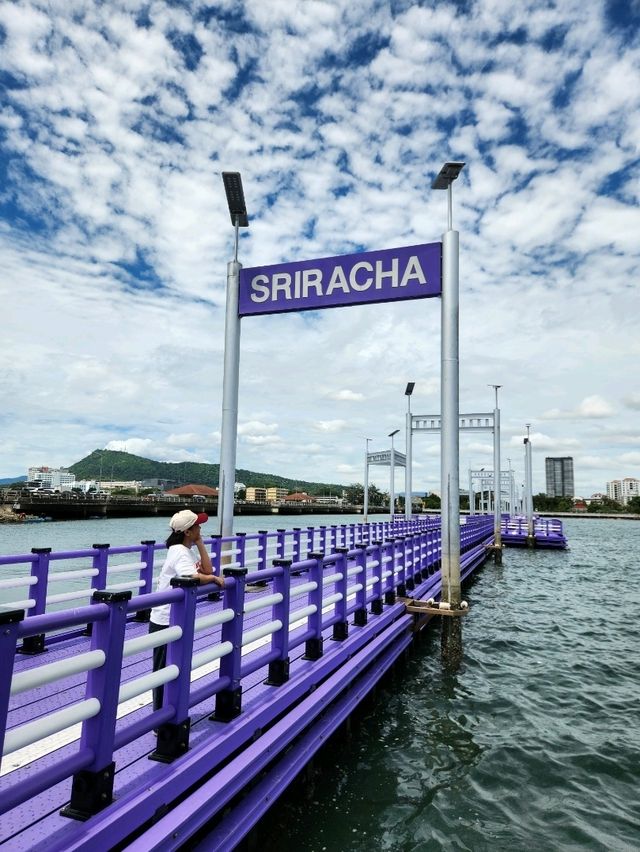 สะพานลอยน้ำสีม่วง  Land markใหม่เกาะลอย ศรีราชา