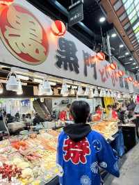 黑門市場🇯🇵 新鮮的海產比比皆是。