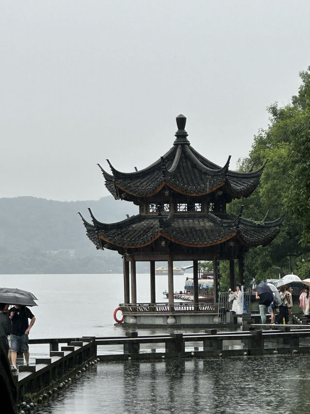 West Lake: Hangzhou: Where Poets, Emperors & Mist Crowned Hills Paint Paradise