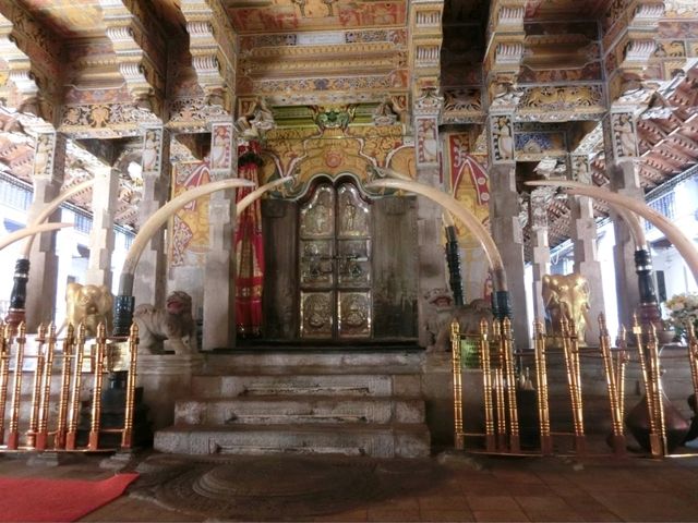 【スリランカ🇱🇰キャンディ】ダラダー・マーリガーワ寺院