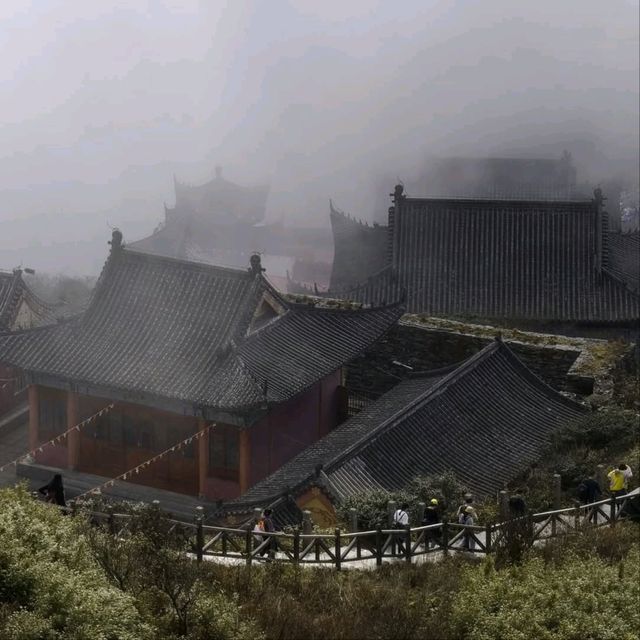 Foggy Fanjingshan, Straight Out of a Dream
