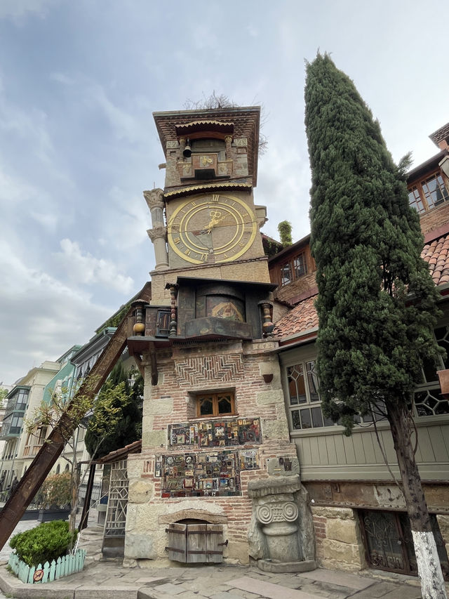 เดินเล่นยามเช้าในทบิลิซี The clock tower 