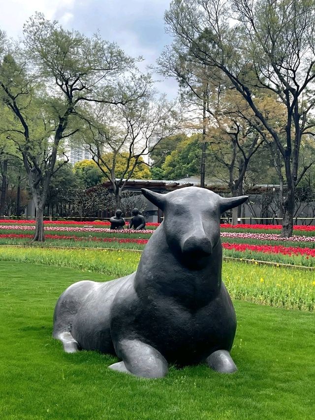 Tulip Trails & Artistic Tales : JingAn Sculpture park