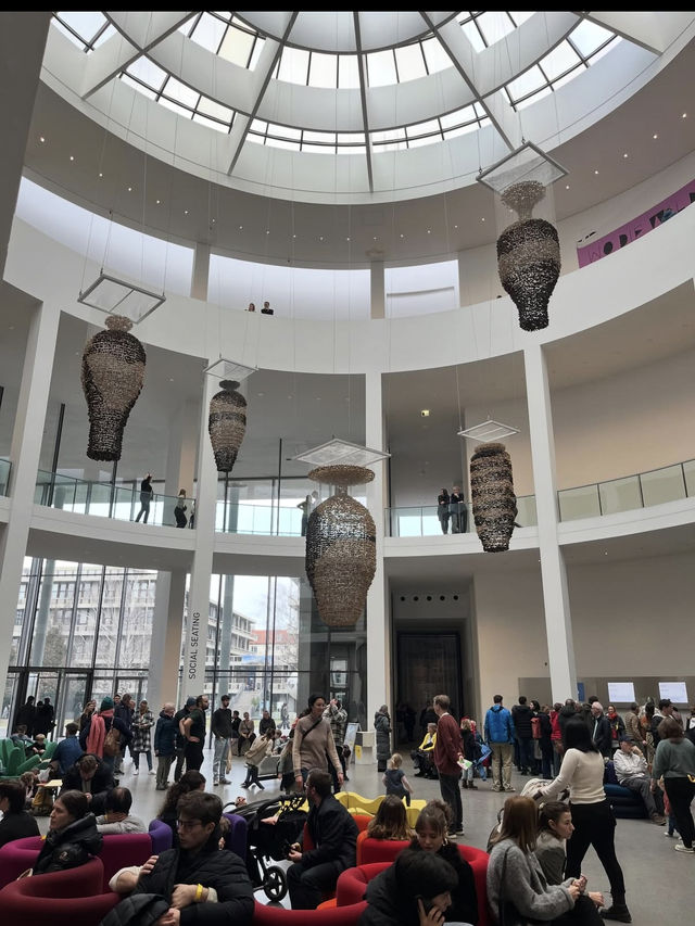 🖼️現代アートの最前線を体験「ミュンヘン現代美術館（Museum Brandhorst）」✨