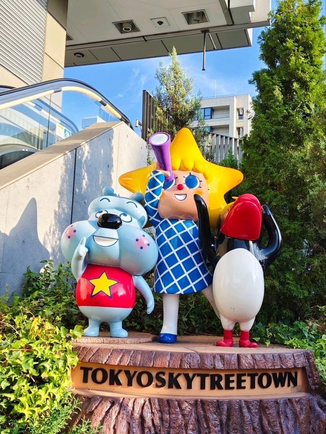 從雷門走到晴空塔是對的，沿途收穫太多不同角度晴空塔