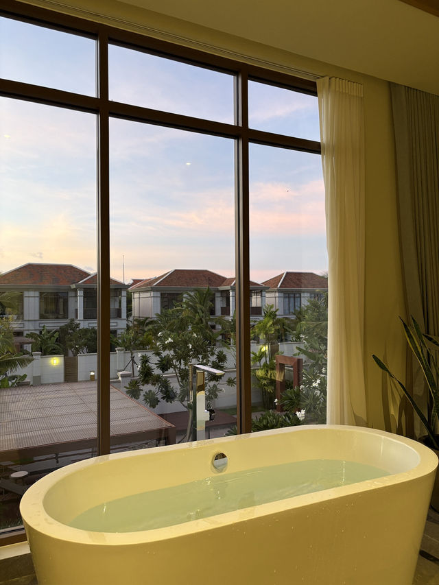 🌴 峴港Fusion Resort & Villas Da Nang：海濱天堂的奢華療癒之旅！🏖️✨