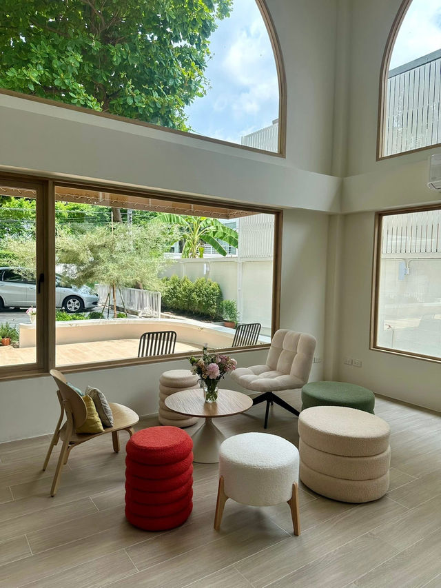 Living Room Thonglor 