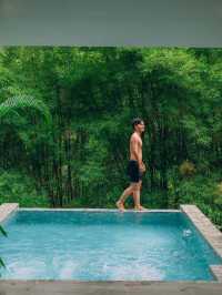 นอนพูลวิลล่ากลางป่าที่เขาใหญ่ สูดโอโซนแบบฉ่ำๆ 🌧️🍃