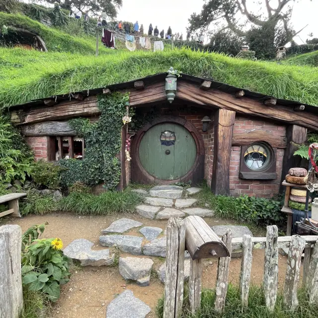 🏡 Hobbiton Movie Set: Step Into Middle-earth's Most Magical Village! 🌿