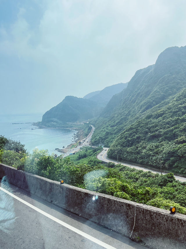 🌊 Dawulun seacoast: Keelung's Hidden Coastal Jewel Where Mountains Meet the Sea! 🏞️