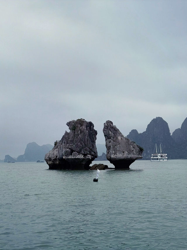 My first cruise at Halong Bay! 🛳️