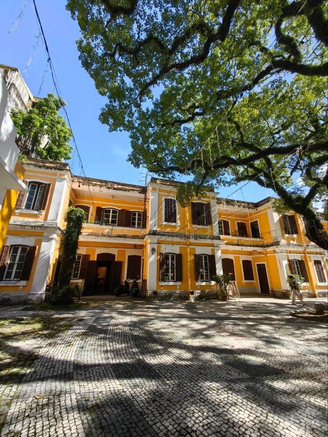 黃色百年老屋化身葡餐館