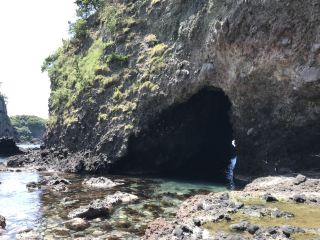 [เมืองชิกะ อิชิกาวะ] ถ้ำกันมอน: งานศิลปะธรรมชาติที่สร้างขึ้นจากคลื่นลมแรง 🌊✨