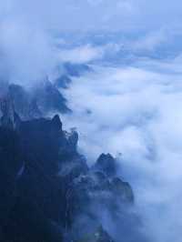 Гора Тяньмэнь прекрасна даже в тумане!