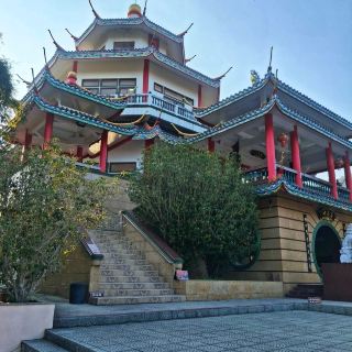 Pay homage to the statue of the Arhat Ji Gong in Chiang Rai.