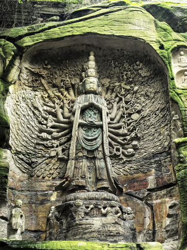 千年の歴史を持つ磨崖仏と「玉蟾（翡翠のヒキガエル）」を鑑賞