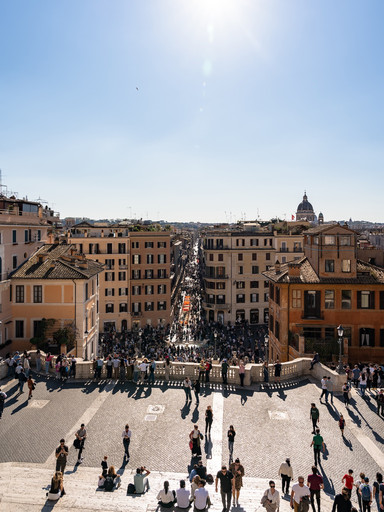 イタリアのローマ、スペイン階段でロマンチックなひとときを。 | Trip