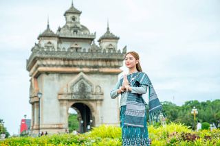 Patuxai: Vientiane’s Iconic Victory Gate 🇱🇦✨
