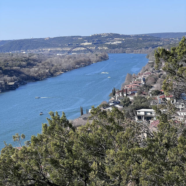 Looking over Mt. Bonnell 🗻🤠✌🏽