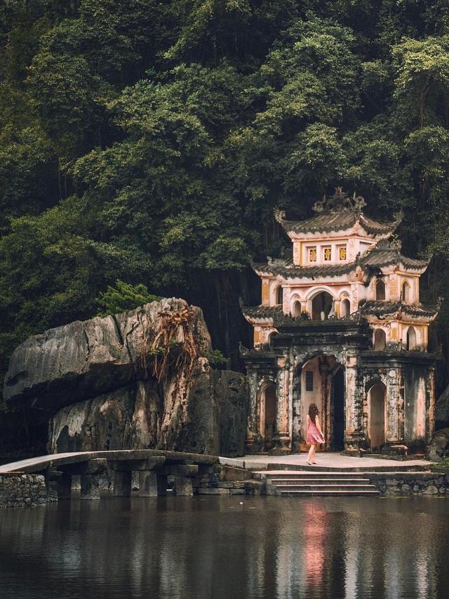  Bich Dong Pagoda