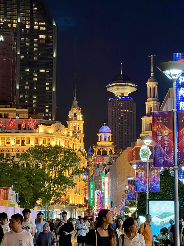 I went to Shanghai to take these photos 🇨🇳