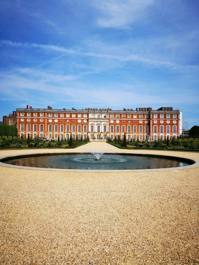 Hampton Court Palace: Royal Tales and Timeless Beauty