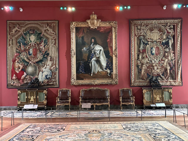 The Louvre Museum, Paris 🖼️🏛️✨