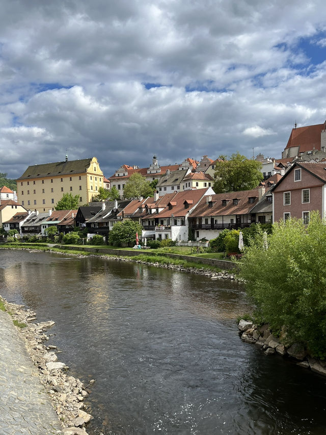 🏰 Český Krumlov: A Fairytale Town Tucked in Time 🇨🇿🌸