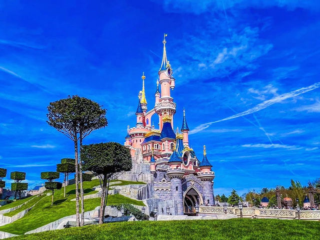 🎠✨ Disneyland Paris: A Fairytale Wonderland of Magic and Adventure ✨🎠   