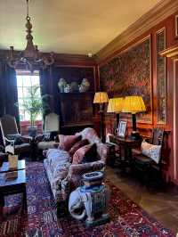 More than 300 years old historic, old-style English 5star hotel in Edinburgh 