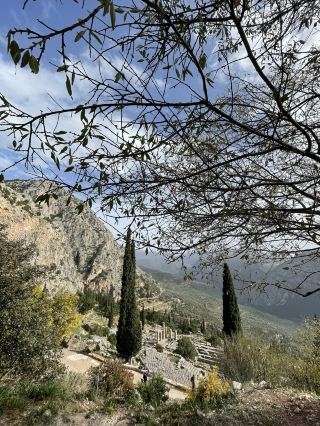 🏛️ Delphi – The Navel of the Ancient World 🌿✨