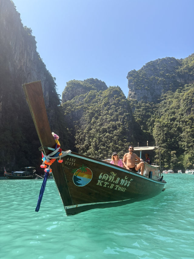 Phi Phi Islands Trip Report — For Anyone Who Wants to Be a Beautiful Christmas Cliché 🎄🌴 Phi Phi Islands Trip Report — For Anyone Who Wants to Be a Beautiful Christmas Cliché 🎄🌴
