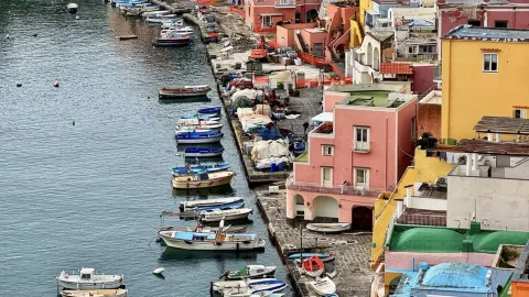 พรอชิดา (Procida) — เกาะลับสีสันสดใสแห่งอิตาลี — traveler post in ปรอซิดา