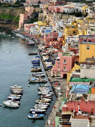 普羅奇達島 — 意大利色彩斑斕嘅秘境小島 。