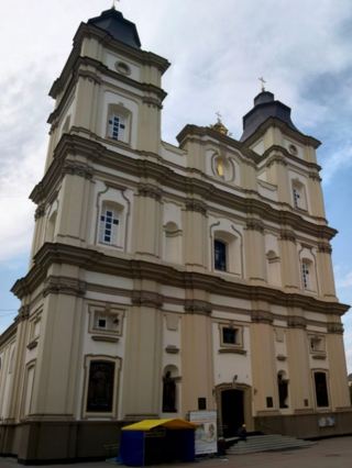 อาสนวิหารแห่งการฟื้นคืนพระชนม์ของพระคริสต์ (Cathedral of the Resurrection of Christ): ความงามสไตล์บาโรกแห่งเมืองอีวาโน-ฟรันกิวสก์
