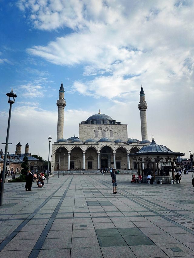 🇹🇷The bustling Mevlana Plaza, Konya!🕌